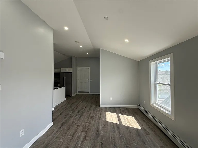 126 Cross St #3 — Photo 4