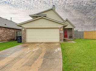 1422 SW 25th St, Moore, OK 73170