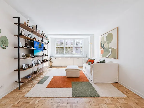 63 E 9th St APT 4O, New York, NY 10003