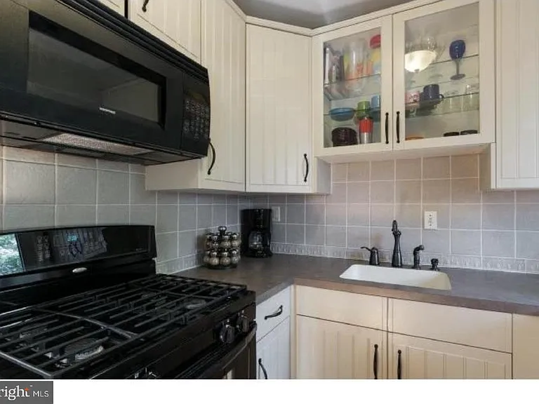 123 S Darlington St — Photo 6