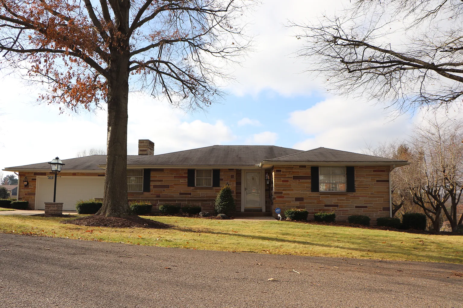 1703 Bayberry Ln photo 1