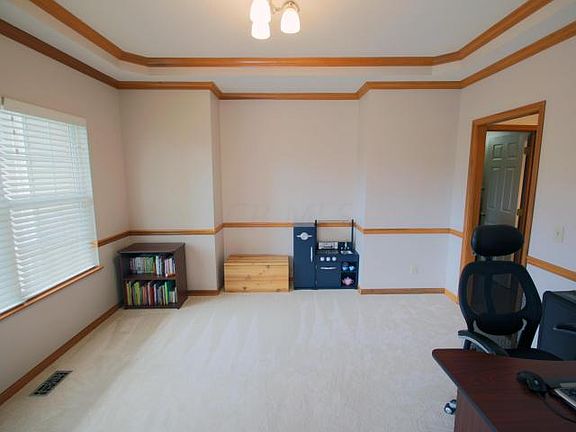 3rd image of 472 Glenside Ln