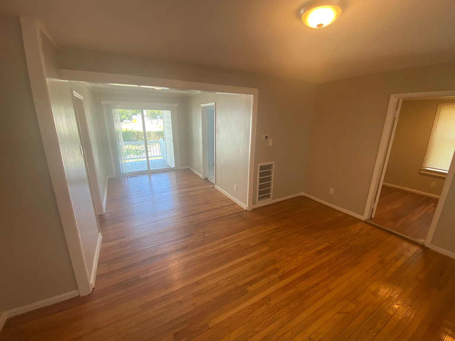 3 bed, 852 sqft, $1,495 — Photo 3