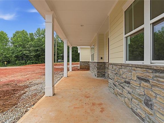3rd image of 109 Grove Park Dr