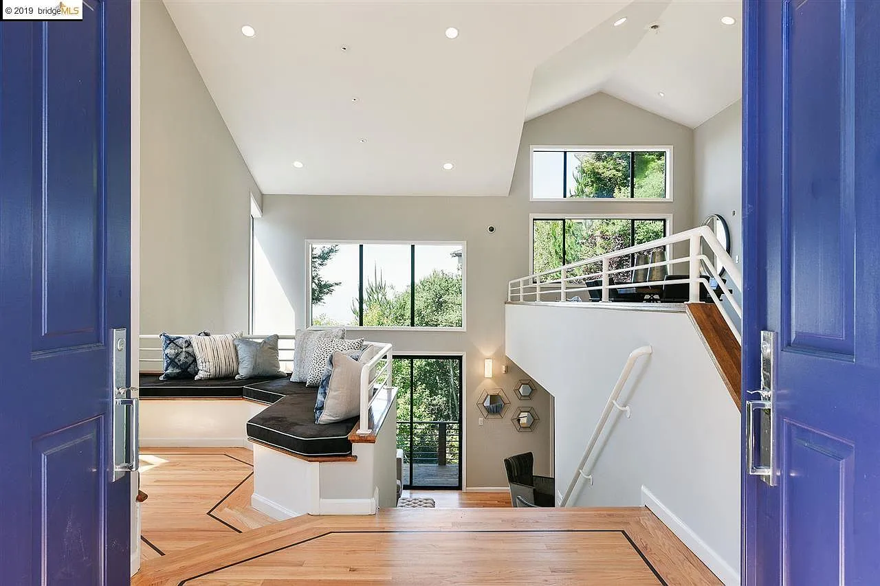 3 bed, 3.5 bath, 3300 sqft, $8,995 — Photo 3