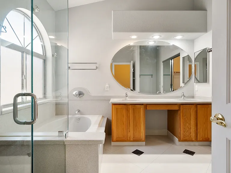 680 S Lucinda Dr — Photo 10