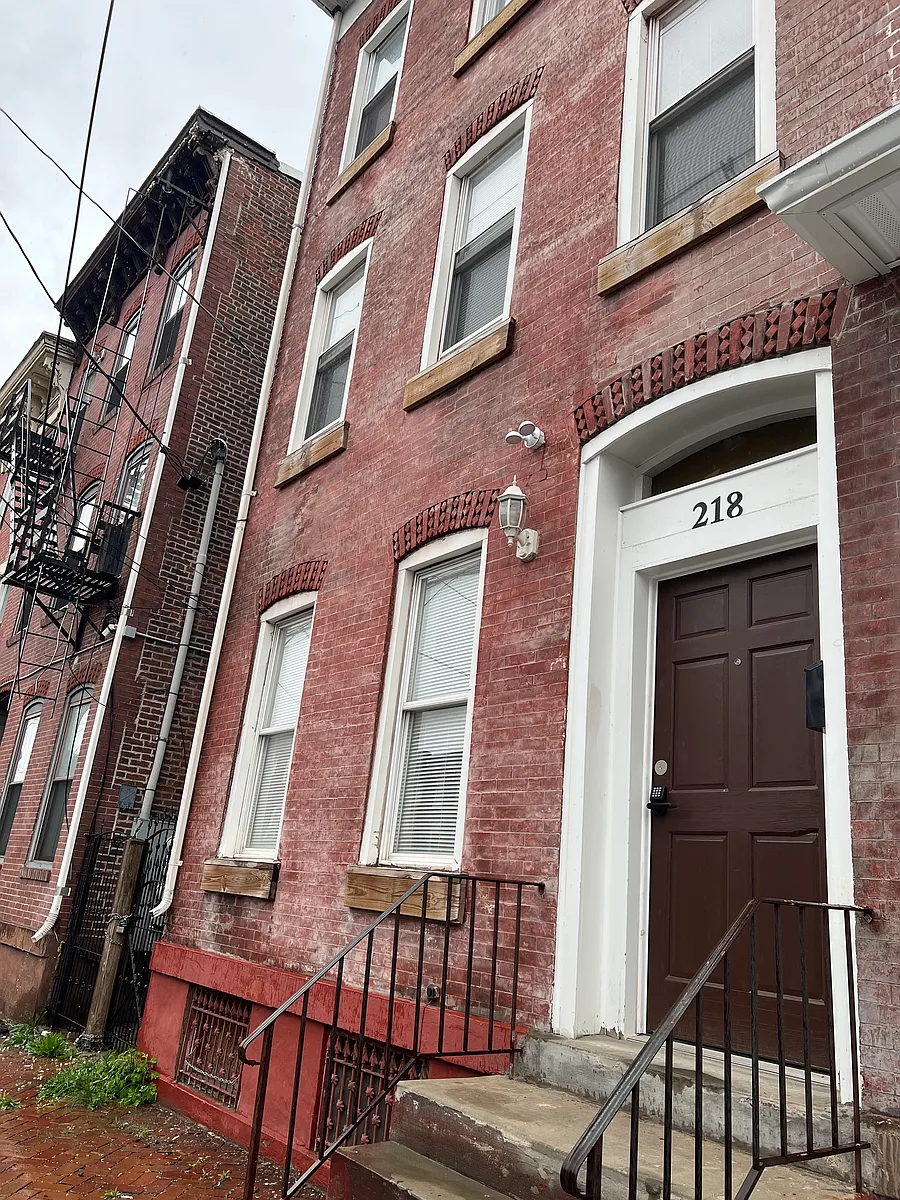 Photo 1 of 14 - 218 Hamilton Ave #2 - Trenton, NJ Primary Photo - 218 Hamilton Ave #2