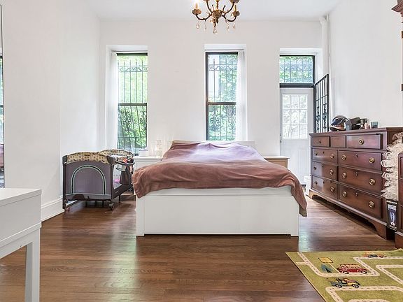 2nd image of 254 E 74th St APT 1A