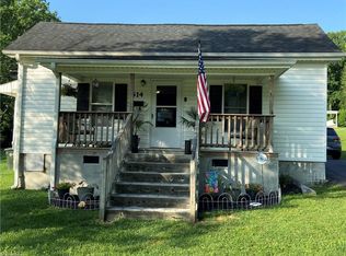 614 Hale St, Mount Airy, NC 27030