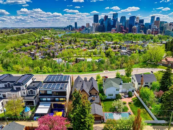 738 SE Crescent Rd NW, Calgary, AB T2M 4A7