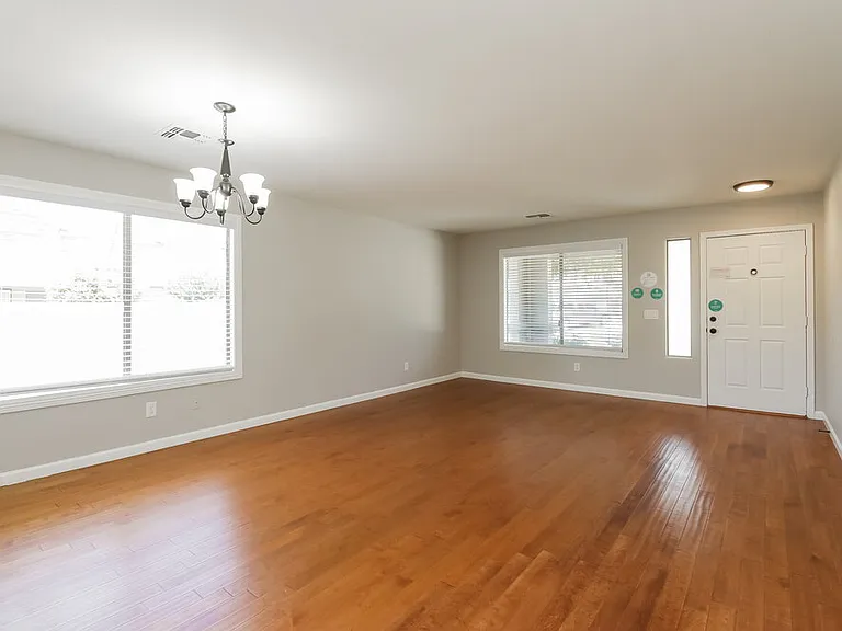 651 E Christopher St — Photo 4