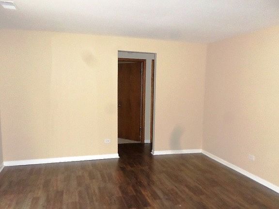 2nd image of 6831 N Northwest Hwy APT 1N