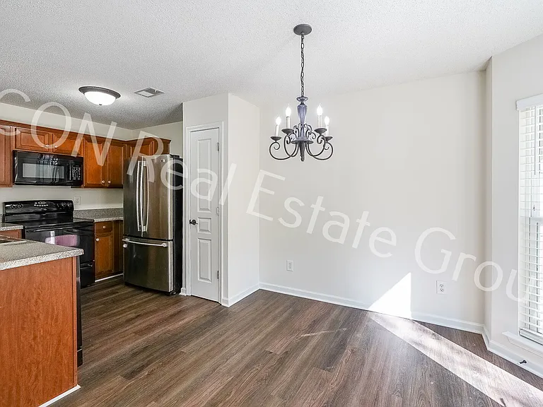 467 Colonial Walk — Photo 9