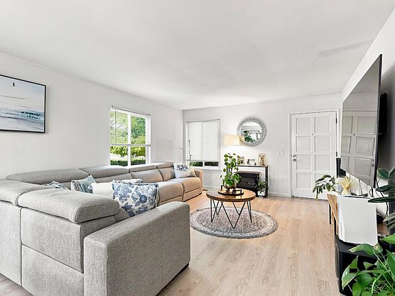 4th image of 1607 Merritt Drive