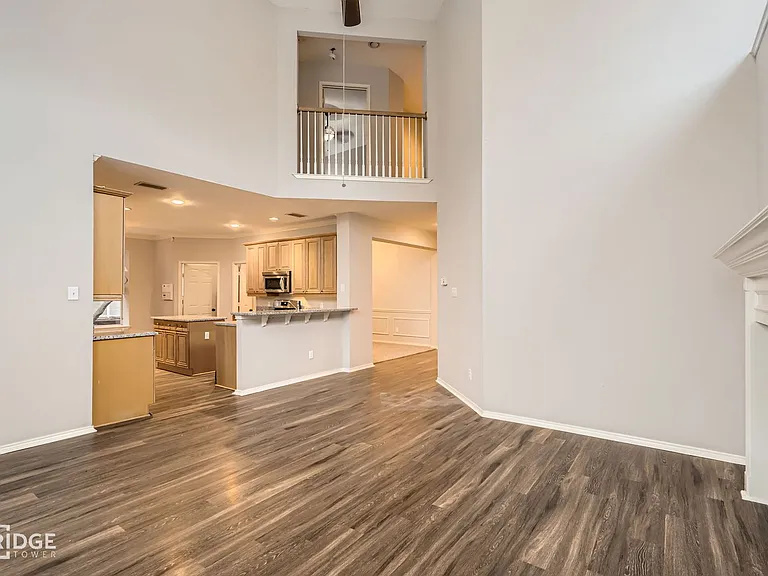 1105 Shores Blvd — Photo 6