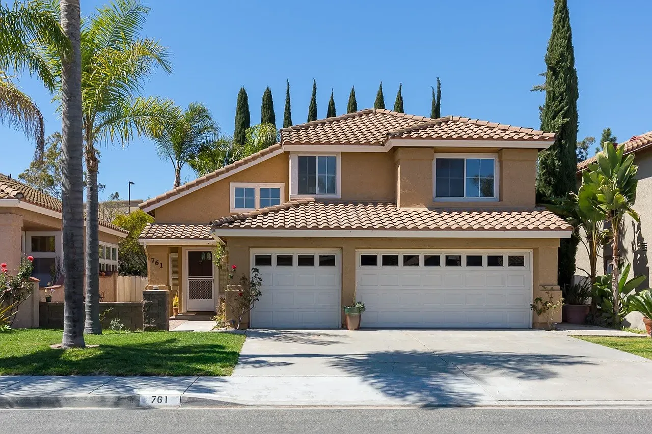 4 bed, 1957 sqft, $4,200 — Photo 1