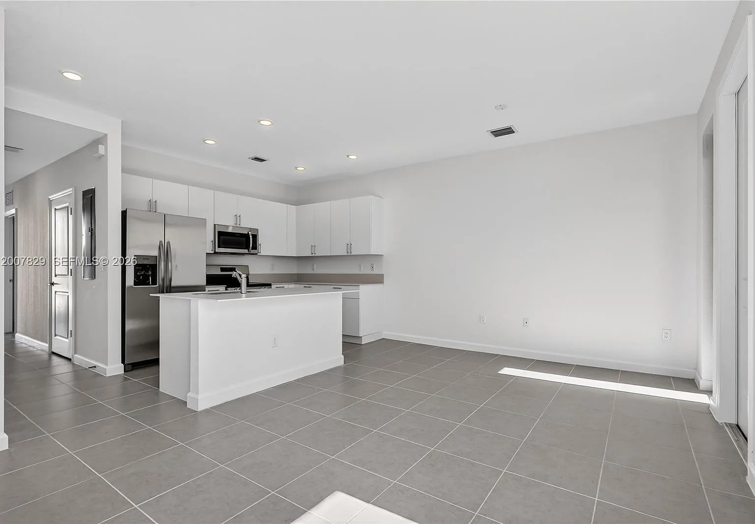4 bed, $3,000 — Photo 4