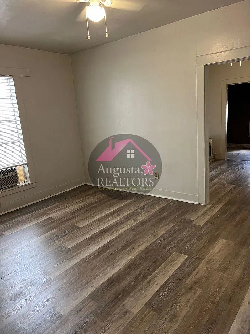 Large 3/2 Home in Sweetwater with Shop — Photo 2
