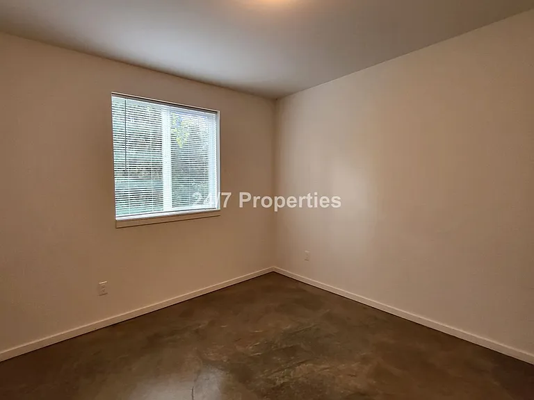 2743 SE 118th Ave — Photo 3