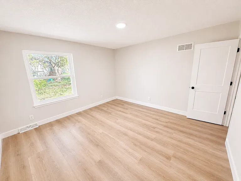 1430 E Willow Dr — Photo 5