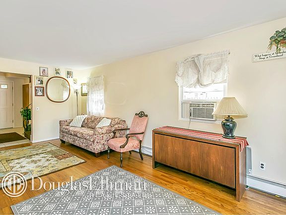 2nd image of 33 Harmony Ln