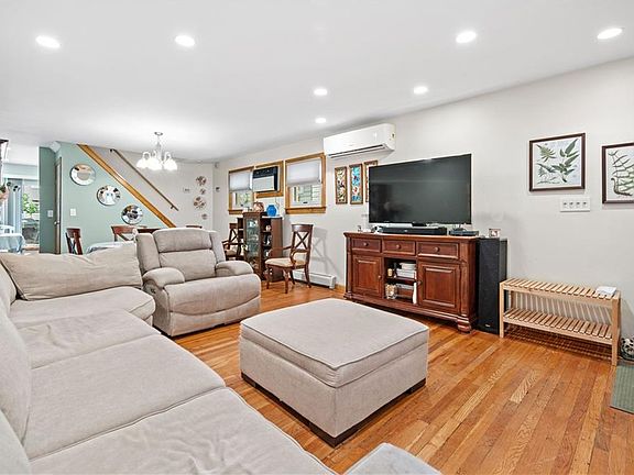 4th image of 1816 E 37th St