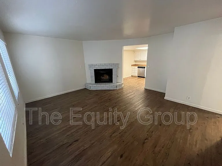 3912 W Meadow Ave — Photo 2