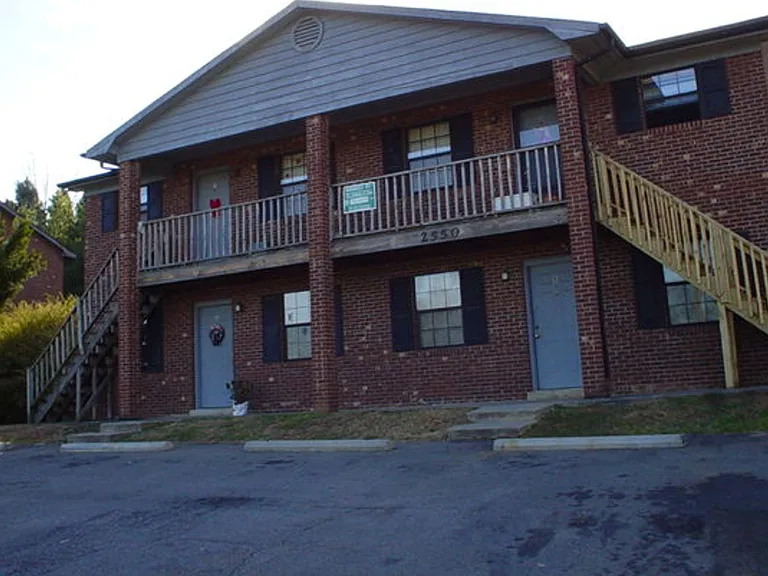 1606 Oak Croft Dr #D — Photo 2