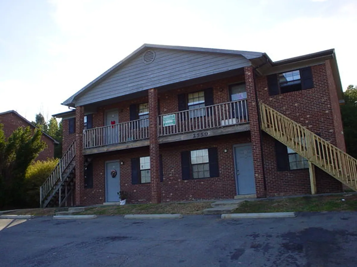 Building Photo - 1606 Oak Croft Dr #D