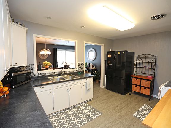 2nd image of 900 10th St