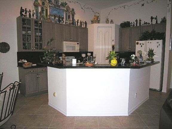 4th image of 10121 Armani Dr