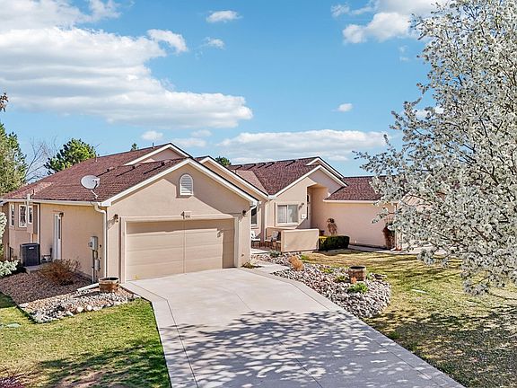 3rd image of 330 Blackstone Cir