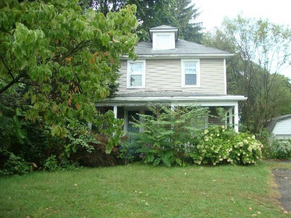 2nd image of 381 McMurray Rd