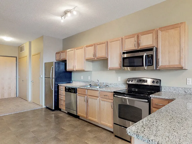 L14 Flats — Photo 90