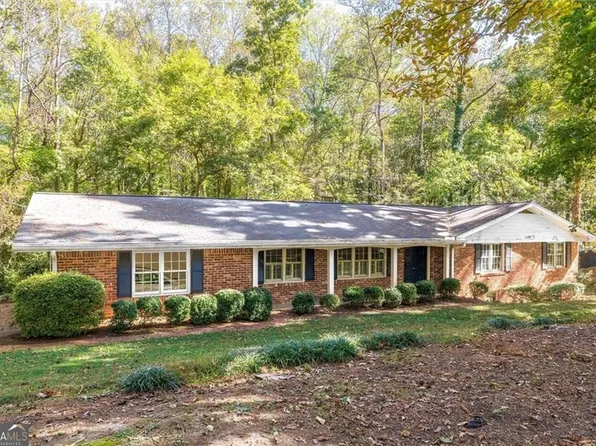 2350 Oxbow Cir, Stone Mountain, GA 30087