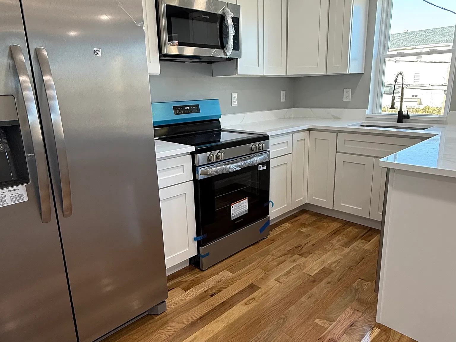 3 bed, 996 sqft, $2,100 — Photo 3