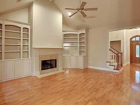 3rd image of 1118 Brooke Hollow Ln