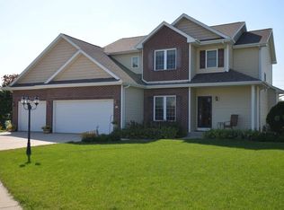 241 E Lake View Dr, Whitewater, WI 53190