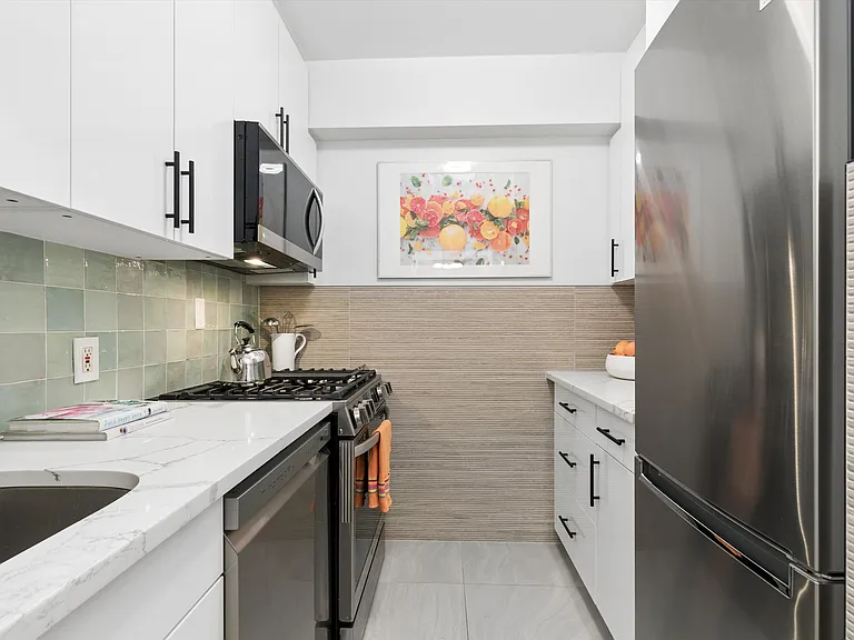 170 W 23rd St #4B — Photo 5