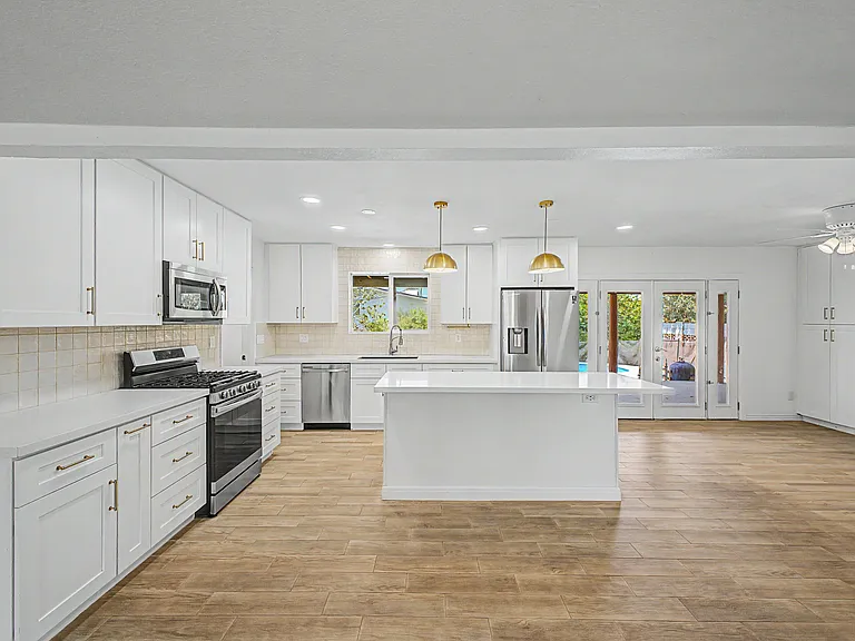 3922 E Sahuaro Dr — Photo 7