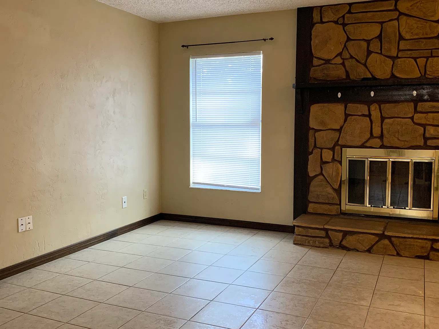 2/2 in Deltona convenient to shopping and I-4! $1,500/month. — Photo 3