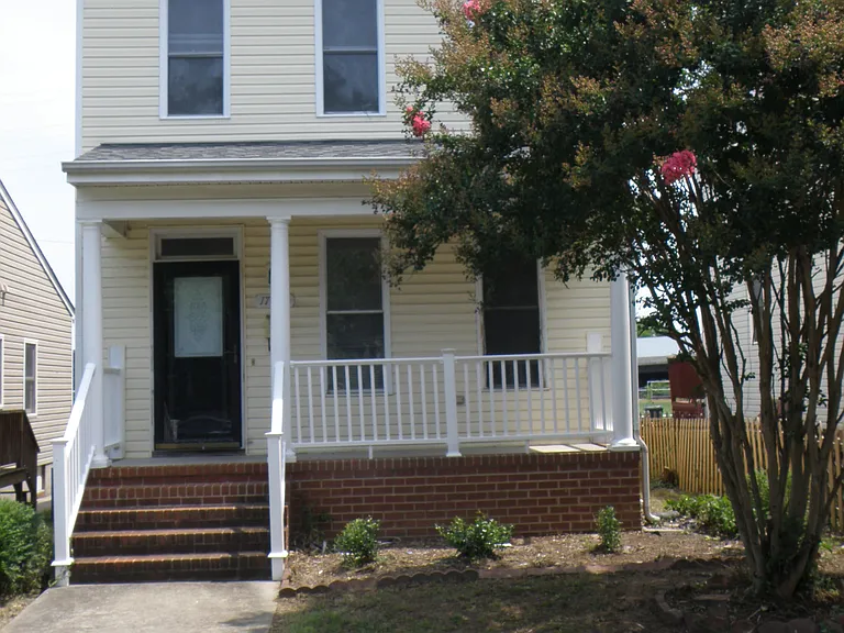 1706 W Moore St — Photo 1