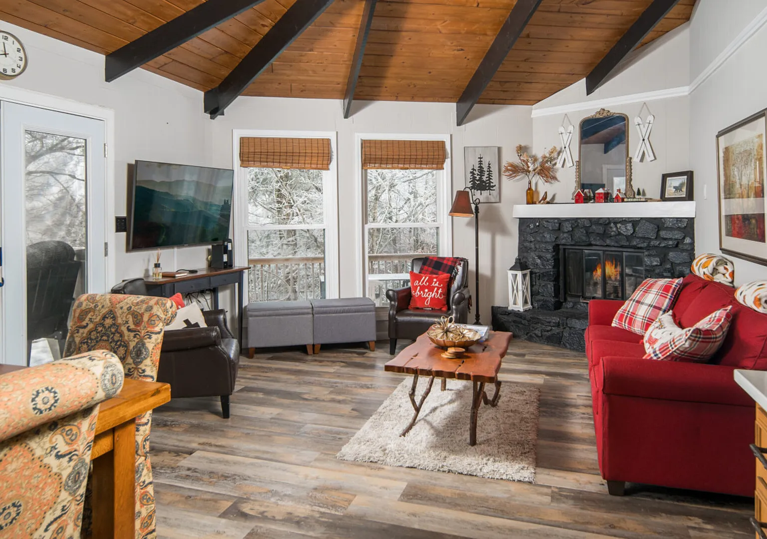 Little Green | AC, Fireplace, Walk to Beech Ski — Photo 2