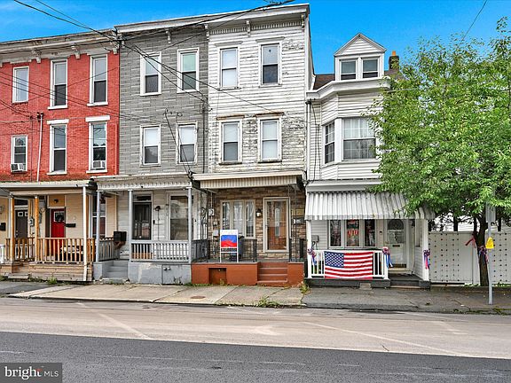 2nd image of 828 E Centre St