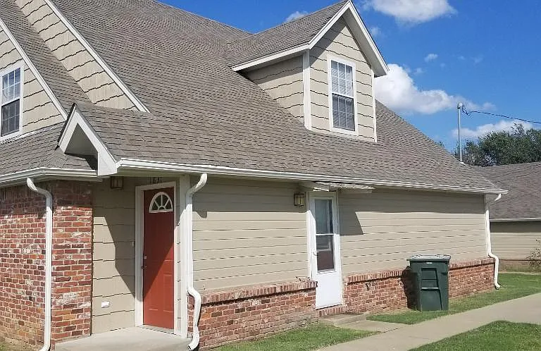 1831 S Osage St — Photo 1