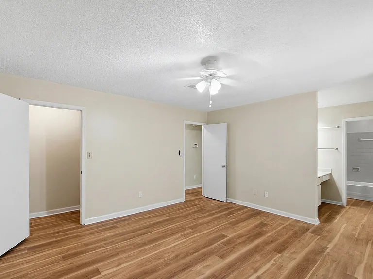 982 Chapman Cir — Photo 15