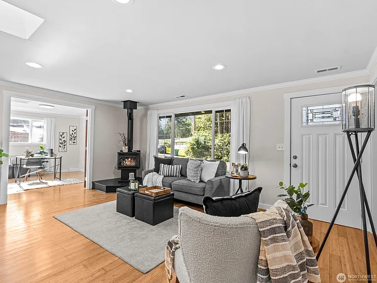 9528 Woods Pl — Photo 6