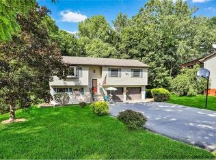 10 Van Wagner Rd, Lloyd, NY 12528