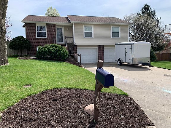 2nd image of 1626 W Broadmoor Ln