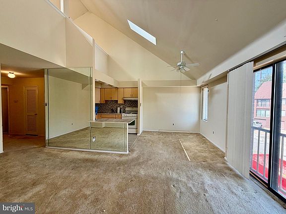 4th image of 9525 James St #-2b